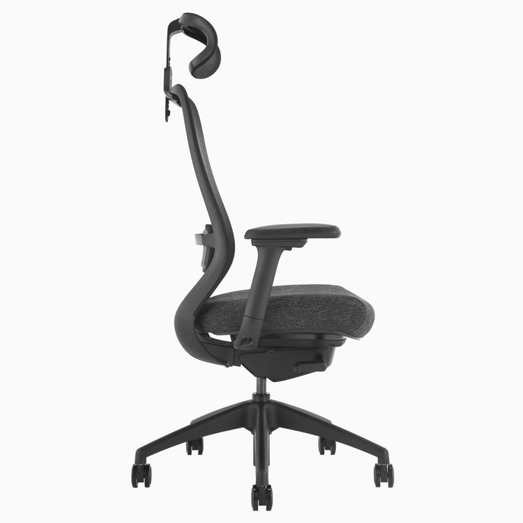 desky coilflex office chair in black