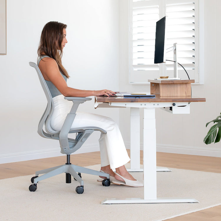 Ergonomic echo chair light grey - Desky